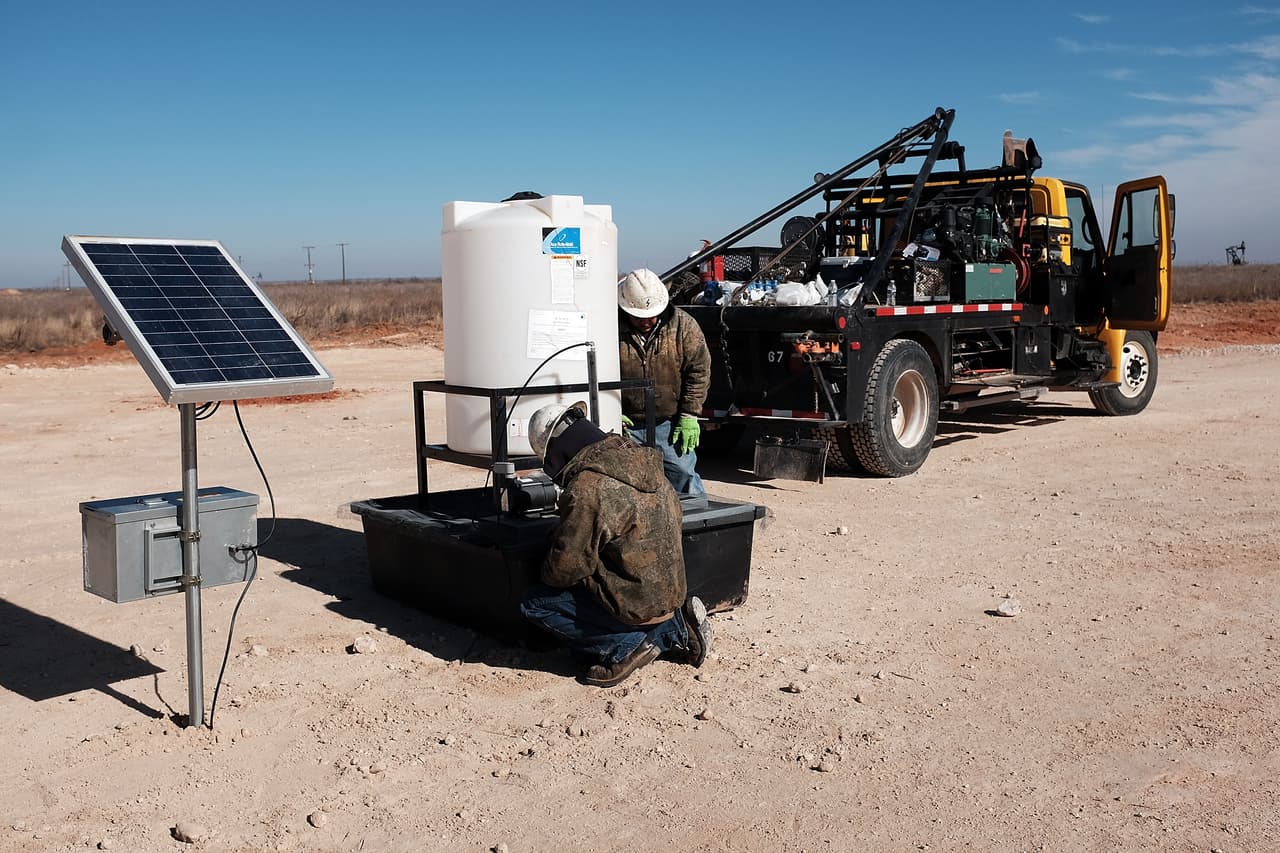 Los analistas coincidieron este jueves en volver a atribuir el desplome del petróleo al exceso de oferta en el mercado y los temores sobre el efecto que puede tener en la demanda la ralentización económica en China y el regreso de Irán a los mercados internacionales.