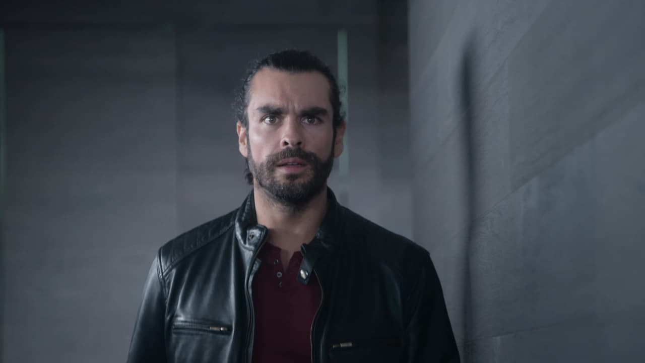 Gonzalo interpretó el papel de José Carlos Larios, un joven atormentado por una niñez complicada y haber sido el culpable de que su madrastra perdiera un ojo cuando él era un niño.