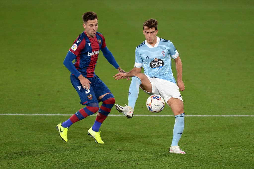 Celta de Vigo y el Levante empatan en la séptima jornada de LaLiga. Roger Martí abrió el marcador al minuto 48 para poner al Levante arriba en el marcador, pero Sergio Carreira se encarga de igualar el marcador en la segunda mitad para irse 1-1. El mexicano Nestor Araujo tuvo minutos en el campo.