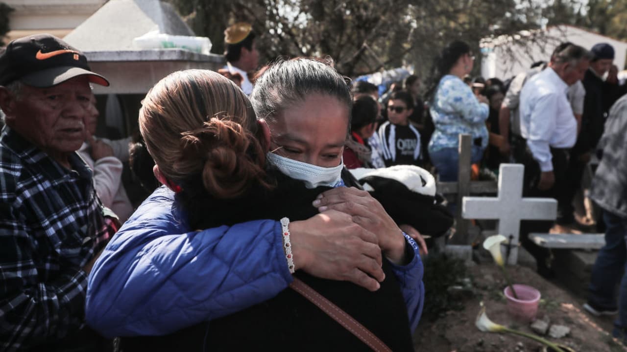México recuerda a los 137 muertos de la explosión del oleoducto de Pémex
