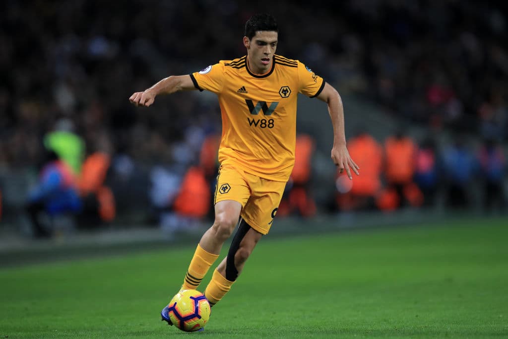 En 2014 Raúl Jiménez se fue a compra con el Atlético de Madrid. Actualmente está en el Wolverhampton de la Premier League.