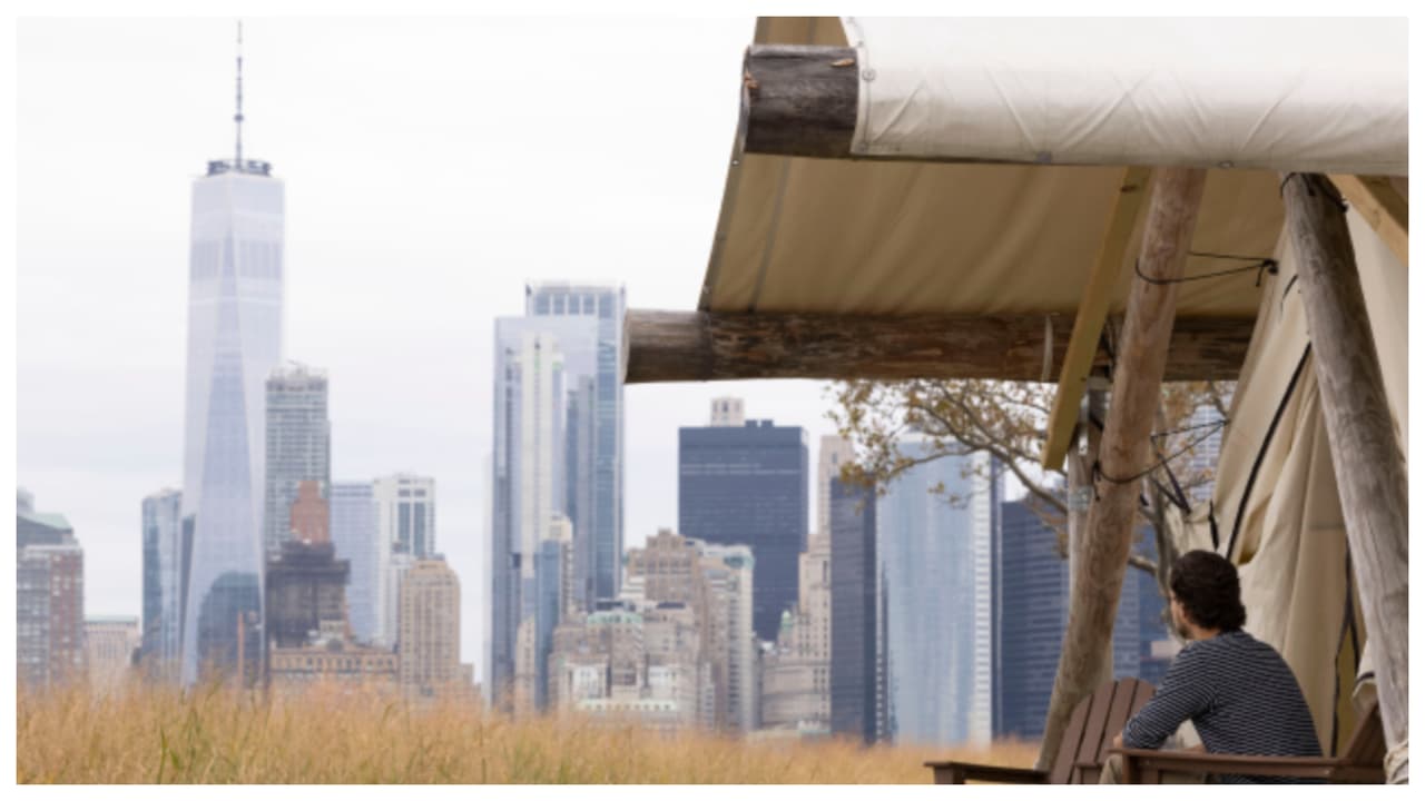 El sueño de pasar unas vacaciones en hoteles de lujo ha sido desplazado por el glamping, la nueva y cada vez más fuerte tendencia de vacaciones que, en Nueva York, tiene muchos lugares en donde disfrutarlo. 
<br>