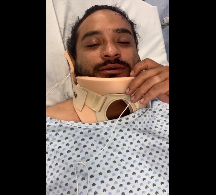 "Estuvo muy aparatoso, traía el cinturón de seguridad, se activaron las bolsas (de aire), 
<b>fue lo que me alcanzó a rescatar</b>". 
<br>