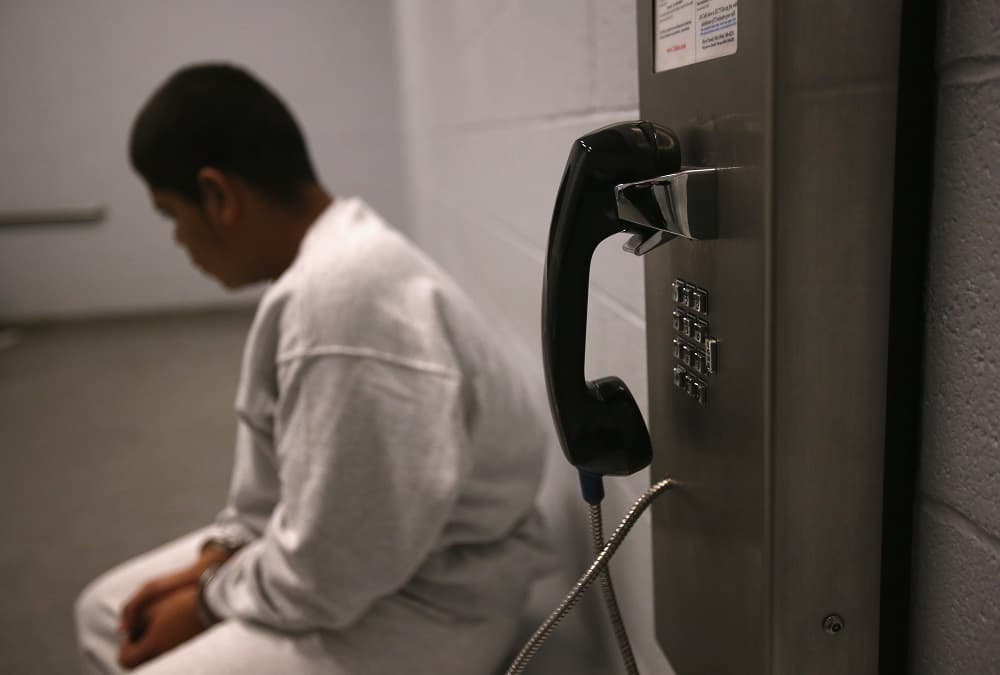 Un inmigrante detenido en Estados Unidos en una imagen de archivo.