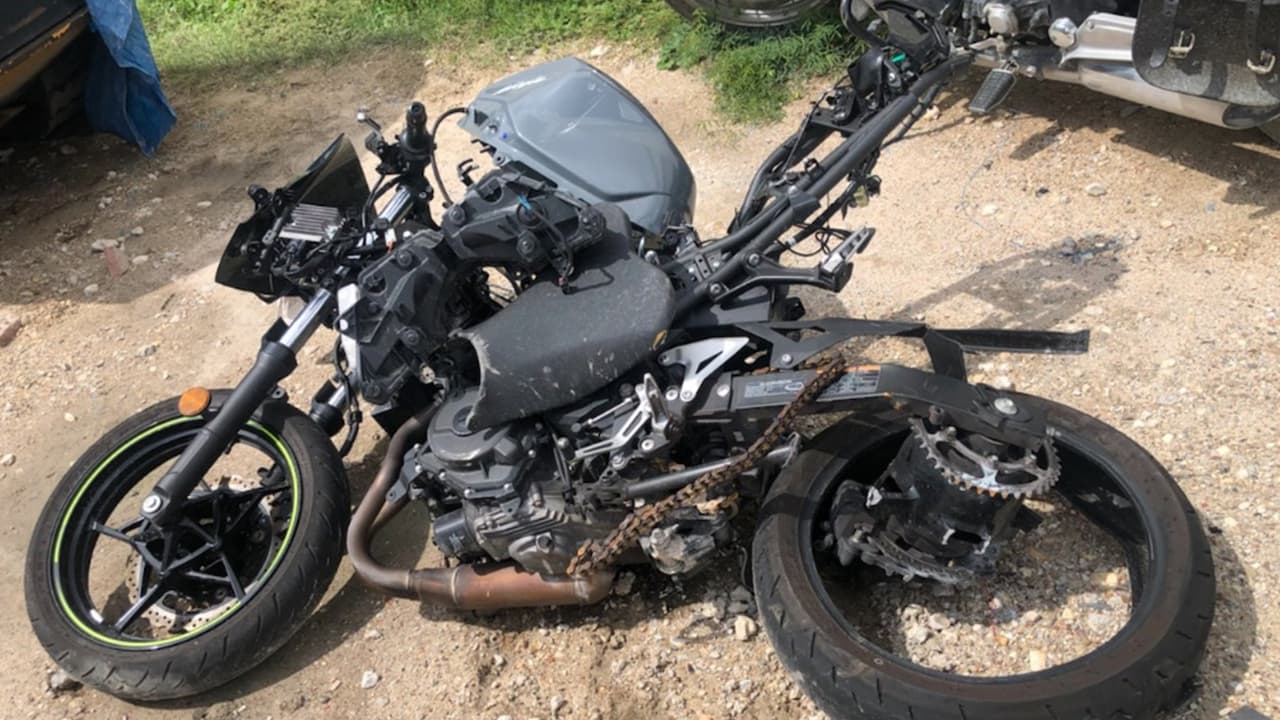 Los sospechosos no se detuvieron a prestarle ayuda y lo dejaron tirado en el pavimento, gravemente herido. Ernesto Ovalle Cárdenas, su jefe y amigo, llegó a la escena, llamó a las autoridades y acompañó a Favela en la ambulancia.