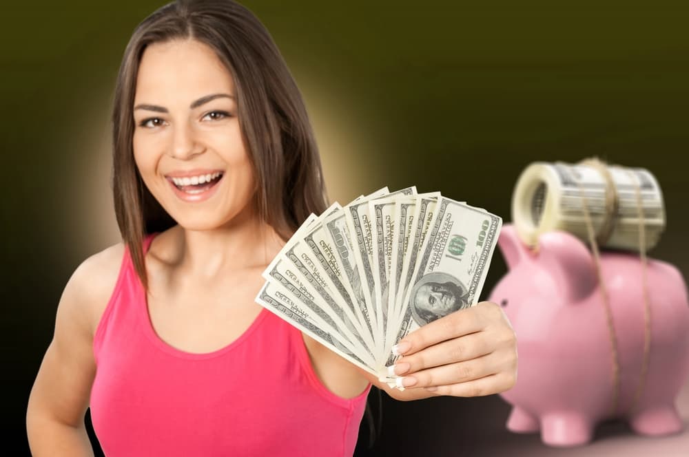 <b>Oportunidades que debes aprovechar este mes:</b> Un negocio súbito, una oferta o proposición laboral que puede implicar una entrada adicional, un tipo de trabajo extra, fuera de horas muy productivo. La posibilidad de empezar una actividad comercial con socios y amigos.
<br>
<br>
<b>Peligros que debes evitar:</b> La tendencia a comprar lo primero que se te ocurra sin tener en cuenta tus necesidades y prioridades. Confundir emociones con sentimientos.