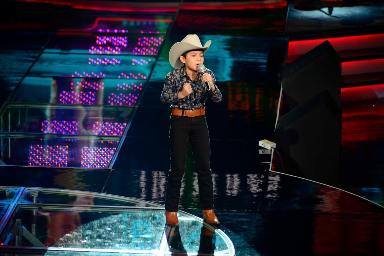 Cristian Castro y Espinoza Paz no pararon de ¿pelear?, los jueces fueron más duros, los capitanes se notaron un poco estresados, Gali lució súper sexy y una familia abandonó su sueño. Esto y más pasó en la segunda gala de Me Pongo De Pie.