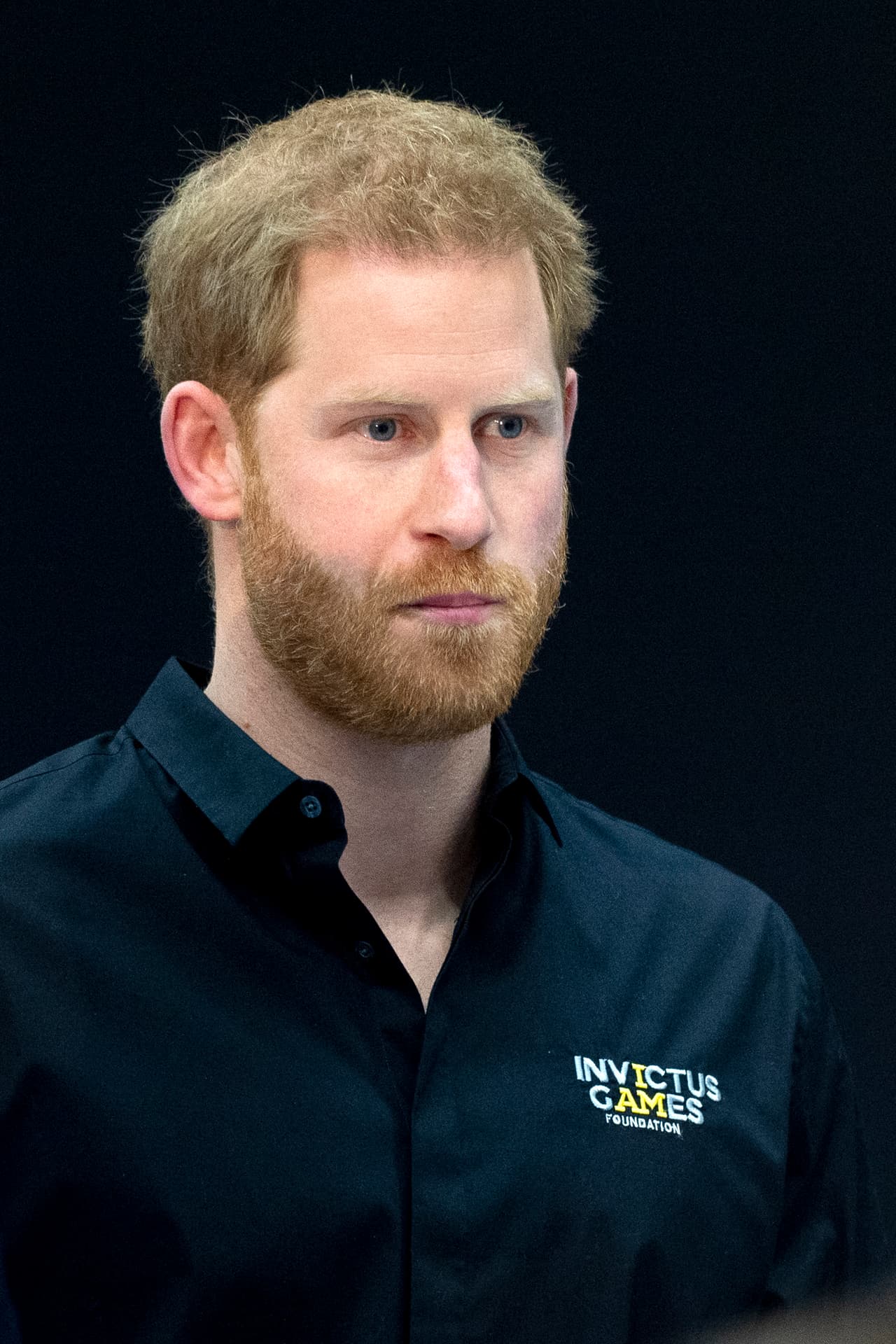 Además, durante las actividades para promocionar los Invictus Game 2020, uso una chaqueta bordada con la palabra "Papá".