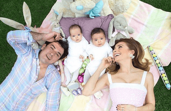 De acuerdo con Agencia México, Salinas comentó que tras el nacimiento de sus mellizos, Máxima y León, reflexionó y se dio cuenta que su paternidad no había sido la mejor.