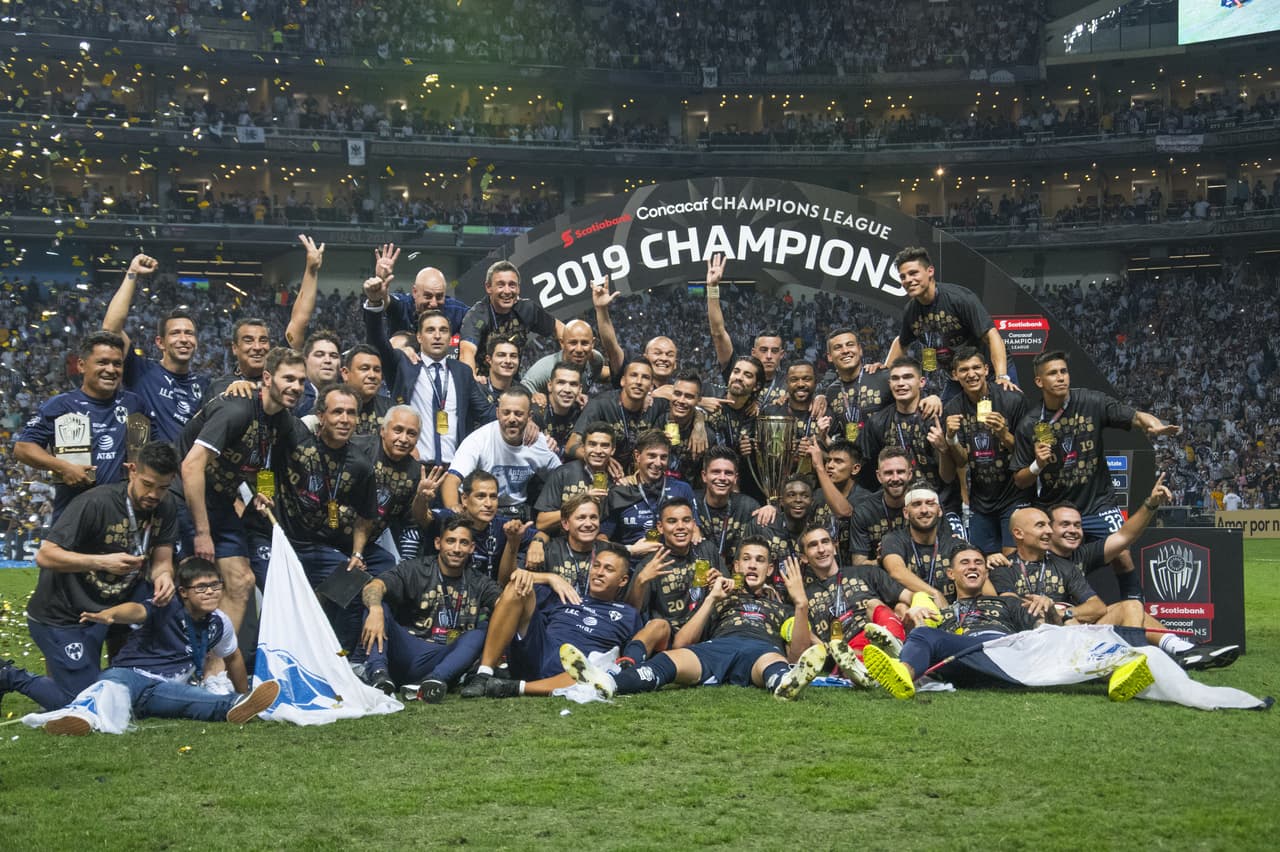 Así se vivieron los festejos de los Rayados del Monterrey tras imponerse en la Final de la Liga Campeones a los Tigres de la UANL en el Estadio BBVA.
