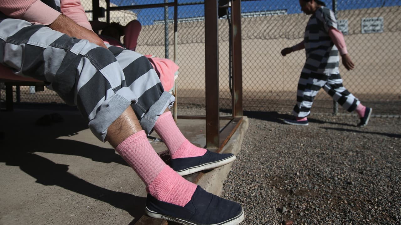 Adiós a las carpas: Viaje al interior de 'Tent City', la que fuera considerada como la 'peor cárcel' para indocumentados 