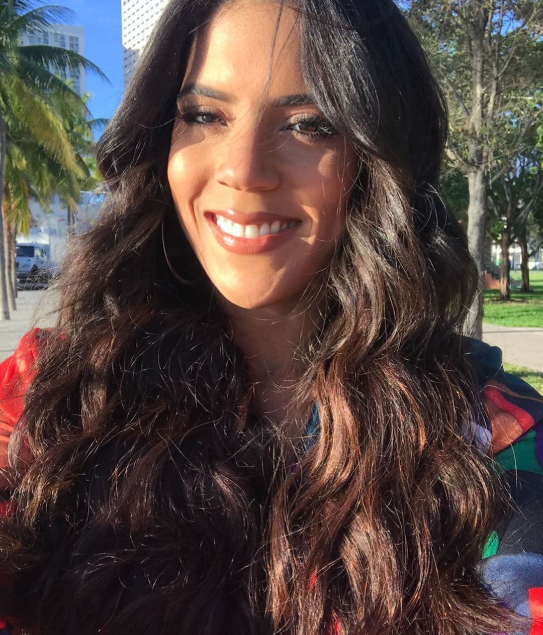 Delante y detrás de cámaras, Francisca es extrovertida y bailadora, por lo que convivir con ella en una velada con música y buen ambiente es diversión asegurada.