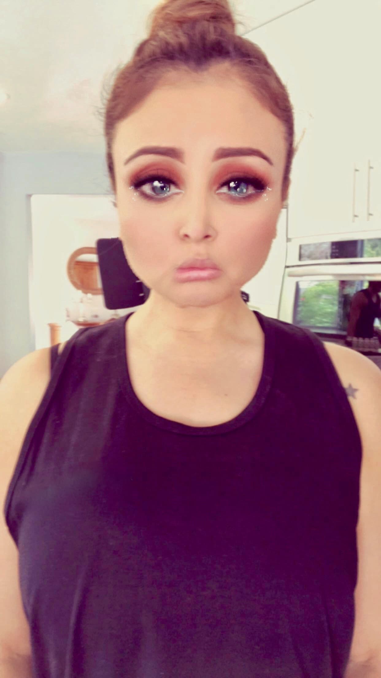 La locutora llora si tú no estas aquí.