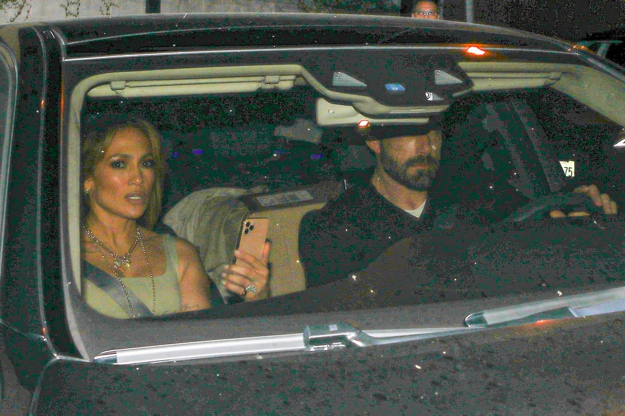 Luego de terminar su llamado, Jennifer y Ben se fueron juntos.
<br>