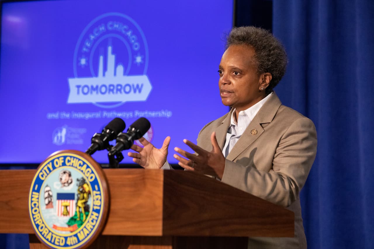 <b>7 de abril de 2021</b>
<br>La Alcaldesa Lori Lightfoot pide que se entreguen los videos de las cámaras de seguridad de Eric Stillman, el oficial que disparó al menor.
