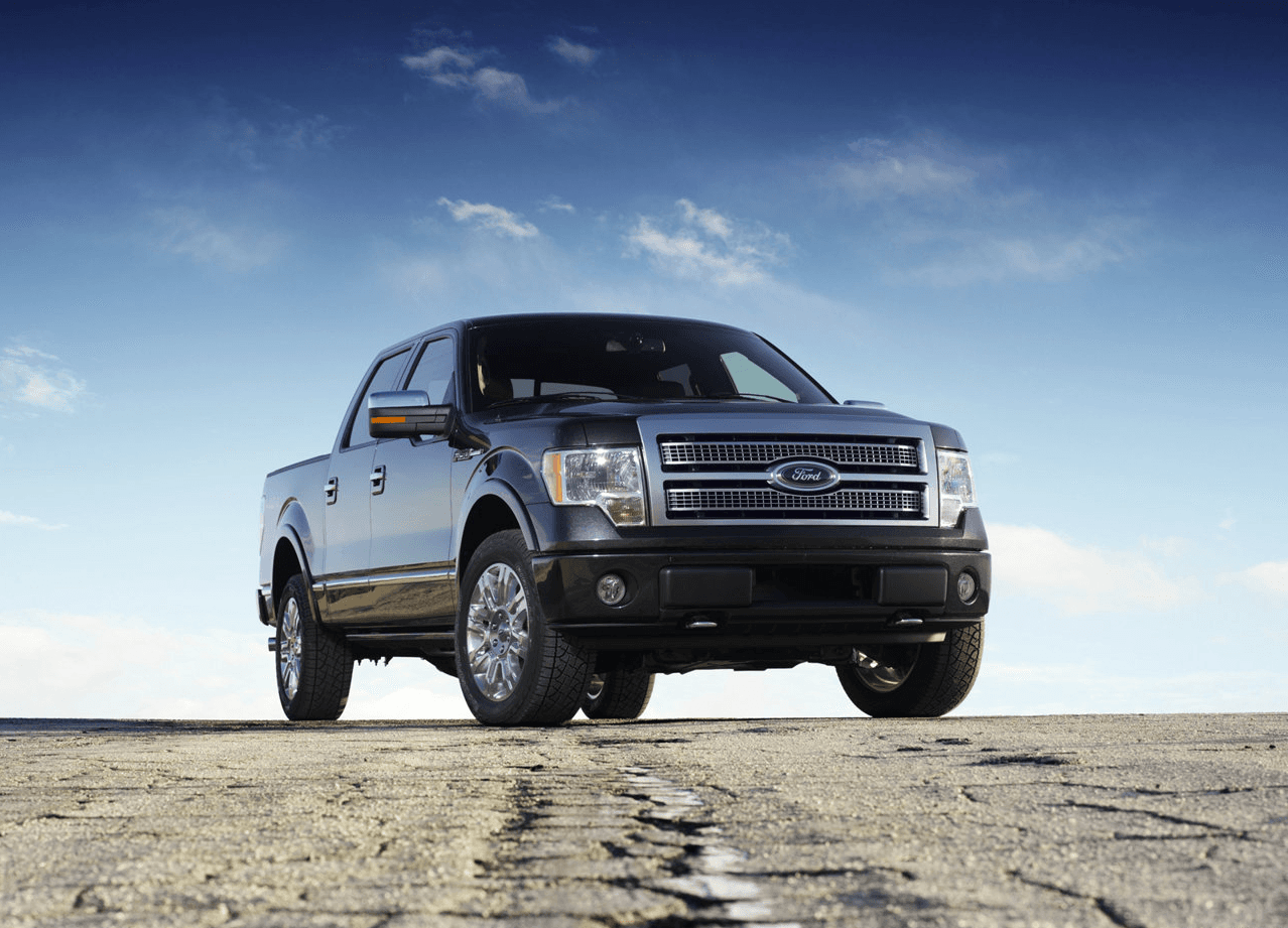 La 
<b>décima segunda generación</b> de la Ford Serie-F llegó en el año 2009. Las nuevas camionetas tenían apariencias muy similares a las de los vehículos que reemplazaba, especialmente la F-150. Sin embargo la nueva F-150 contaba con un interior más amplio y flexible y su chasis contaba con componentes hechos de acero de alta resistencia y bajo peso. 
<b>En 2011 Ford utilizó por primera vez un motor de su nueva familia de plantas motrices turbo cargadas EcoBoost en la F-150</b>. Los motores EcoBoost están más de la mitad de las F-150 que se venden en la actualidad, lo cual silencio las críticas de la manada de escépticos que consideraron que su inclusión bajo el capó de una pickup era un error.