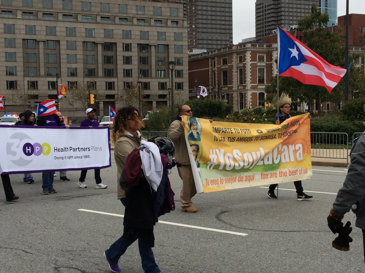 Ni el frío, ni el viento impidieron que este domingo se realizara el desfile anual puertorriqueño en Filadelfia en donde el baile y la música no podían faltar. El evento que tuvo como objetivo unir a la comunidad boricua y levantar con orgullo la bandera de la llamada Isla del Encanto. El Desfile Puertorriqueño de Filadelfia, organizado por El Concilio, tuvo como tema este año el de "Nuestra Trayectoría: De Puerto Rico a Filadelfia".