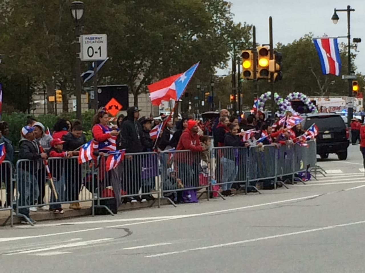 Ni el frío, ni el viento impidieron que este domingo se realizara el desfile anual puertorriqueño en Filadelfia en donde el baile y la música no podían faltar. El evento que tuvo como objetivo unir a la comunidad boricua y levantar con orgullo la bandera de la llamada Isla del Encanto. El Desfile Puertorriqueño de Filadelfia, organizado por El Concilio, tuvo como tema este año el de "Nuestra Trayectoría: De Puerto Rico a Filadelfia".