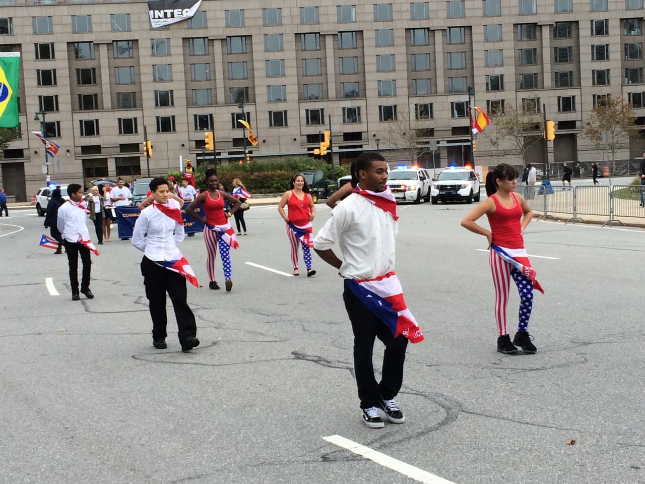 Ni el frío, ni el viento impidieron que este domingo se realizara el desfile anual puertorriqueño en Filadelfia en donde el baile y la música no podían faltar. El evento que tuvo como objetivo unir a la comunidad boricua y levantar con orgullo la bandera de la llamada Isla del Encanto. El Desfile Puertorriqueño de Filadelfia, organizado por El Concilio, tuvo como tema este año el de "Nuestra Trayectoría: De Puerto Rico a Filadelfia".