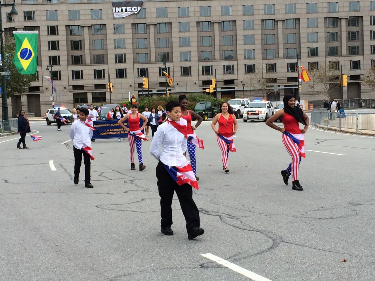 Ni el frío, ni el viento impidieron que este domingo se realizara el desfile anual puertorriqueño en Filadelfia en donde el baile y la música no podían faltar. El evento que tuvo como objetivo unir a la comunidad boricua y levantar con orgullo la bandera de la llamada Isla del Encanto. El Desfile Puertorriqueño de Filadelfia, organizado por El Concilio, tuvo como tema este año el de "Nuestra Trayectoría: De Puerto Rico a Filadelfia".
