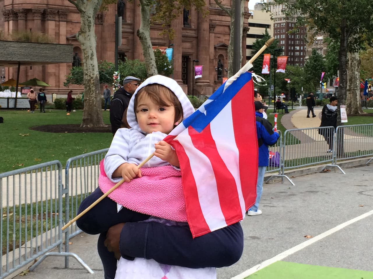 Ni el frío, ni el viento impidieron que este domingo se realizara el desfile anual puertorriqueño en Filadelfia en donde el baile y la música no podían faltar. El evento que tuvo como objetivo unir a la comunidad boricua y levantar con orgullo la bandera de la llamada Isla del Encanto. El Desfile Puertorriqueño de Filadelfia, organizado por El Concilio, tuvo como tema este año el de "Nuestra Trayectoría: De Puerto Rico a Filadelfia".