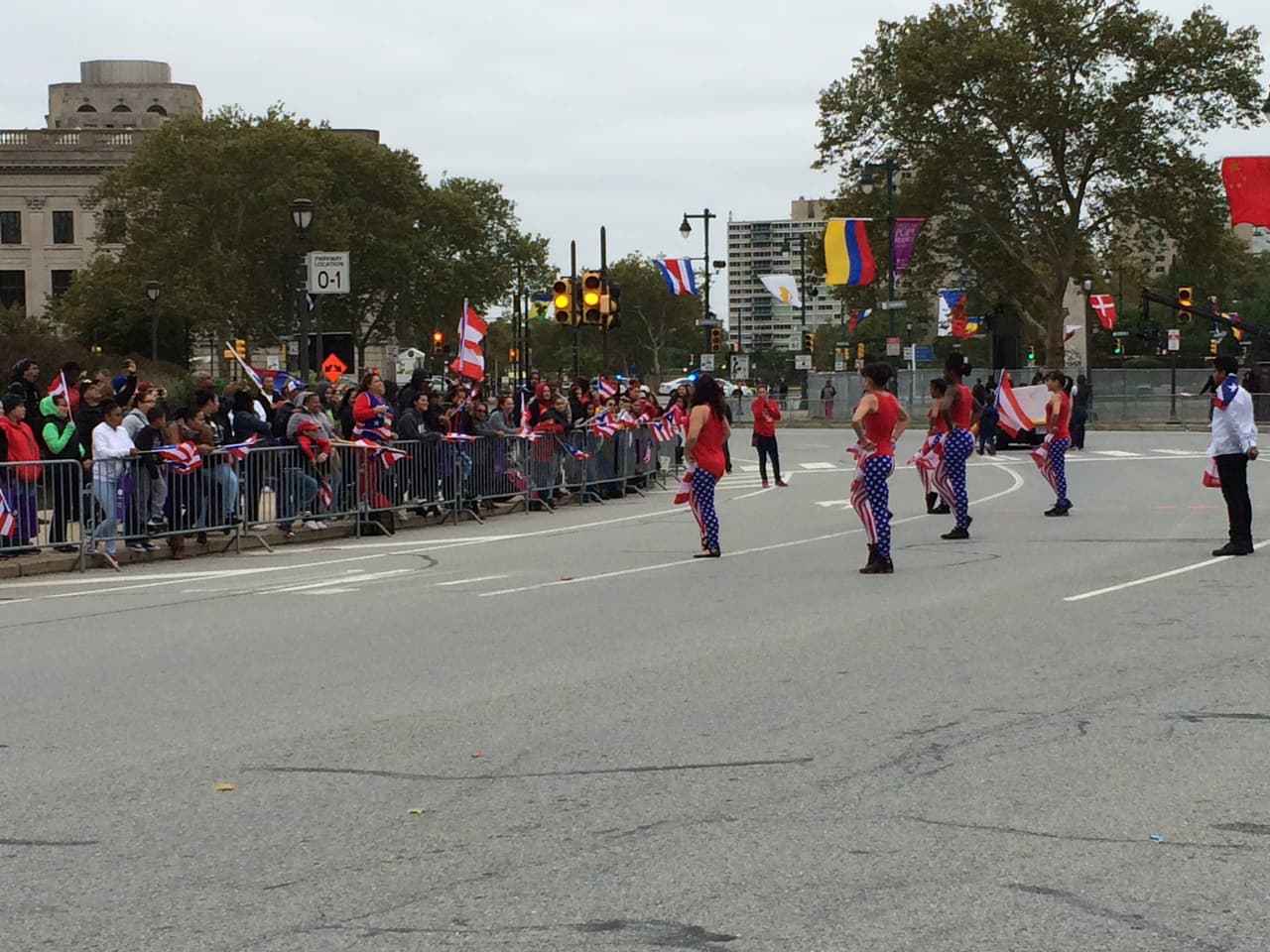 Ni el frío, ni el viento impidieron que este domingo se realizara el desfile anual puertorriqueño en Filadelfia en donde el baile y la música no podían faltar. El evento que tuvo como objetivo unir a la comunidad boricua y levantar con orgullo la bandera de la llamada Isla del Encanto. El Desfile Puertorriqueño de Filadelfia, organizado por El Concilio, tuvo como tema este año el de "Nuestra Trayectoría: De Puerto Rico a Filadelfia".