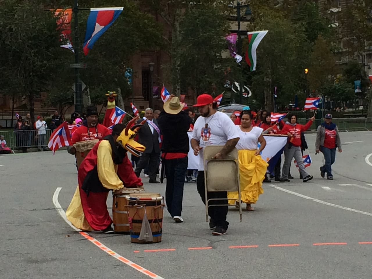 Ni el frío, ni el viento impidieron que este domingo se realizara el desfile anual puertorriqueño en Filadelfia en donde el baile y la música no podían faltar. El evento que tuvo como objetivo unir a la comunidad boricua y levantar con orgullo la bandera de la llamada Isla del Encanto. El Desfile Puertorriqueño de Filadelfia, organizado por El Concilio, tuvo como tema este año el de "Nuestra Trayectoría: De Puerto Rico a Filadelfia".
