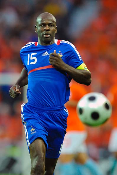 Lilian Thuram campeón del mundo francés abadonó el fútbol por una malformación cardíaca detectada antes de jugar con el PSG.