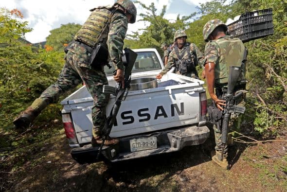 Infantes de marina mexicanos llegaron al sitio donde se encontró una fosa común en Pueblo Viejo.