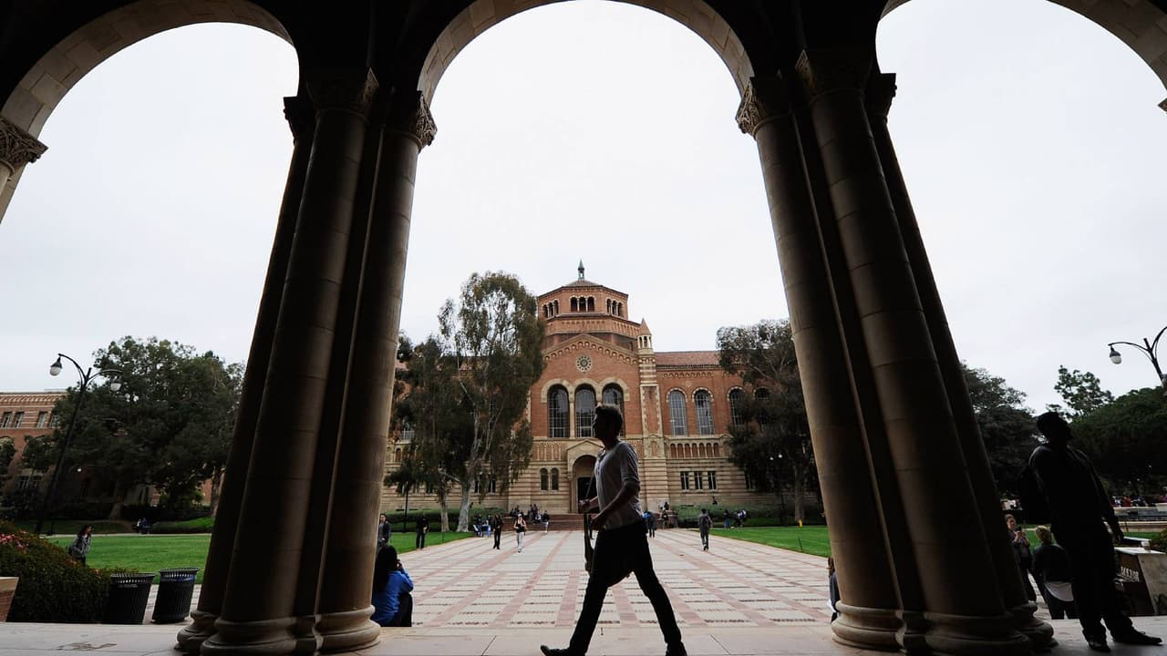 Demandan al gobierno Trump por la cancelación de visas de cientos de estudiantes extranjeros