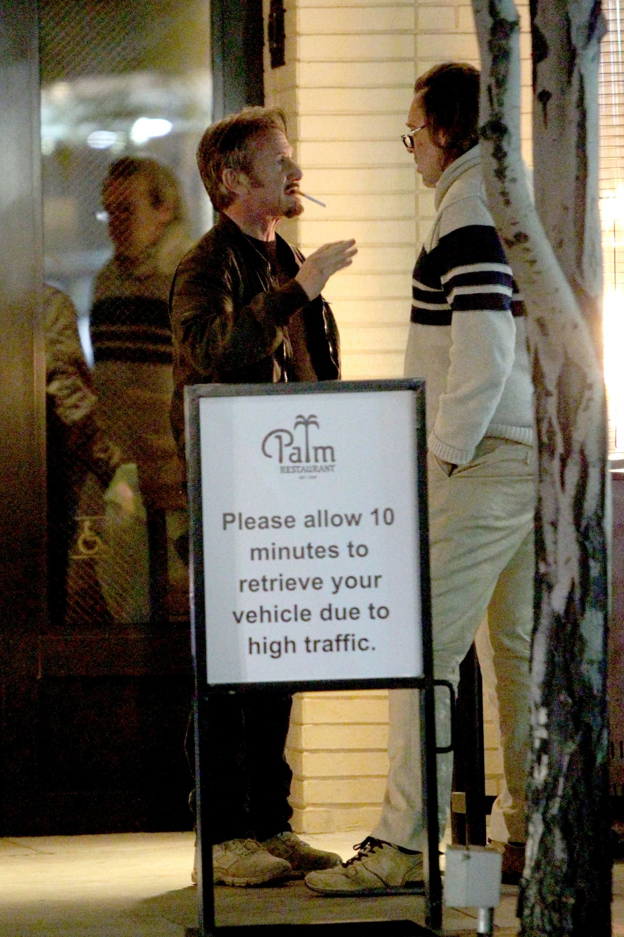 Discutía con un hombre.