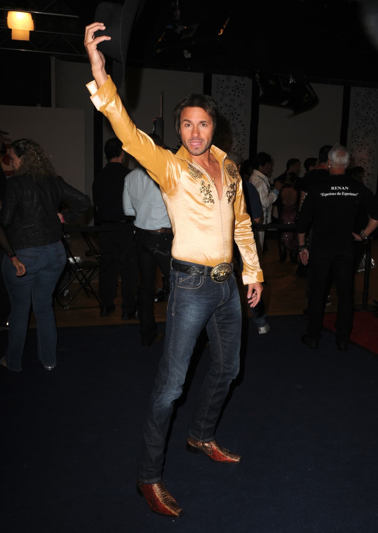 Además, puso sus cuentas a disposición de las autoridades mexicanas, si así lo requieren, para demostrar que 
<b>no tiene nada que ver en el caso</b>.
<br>