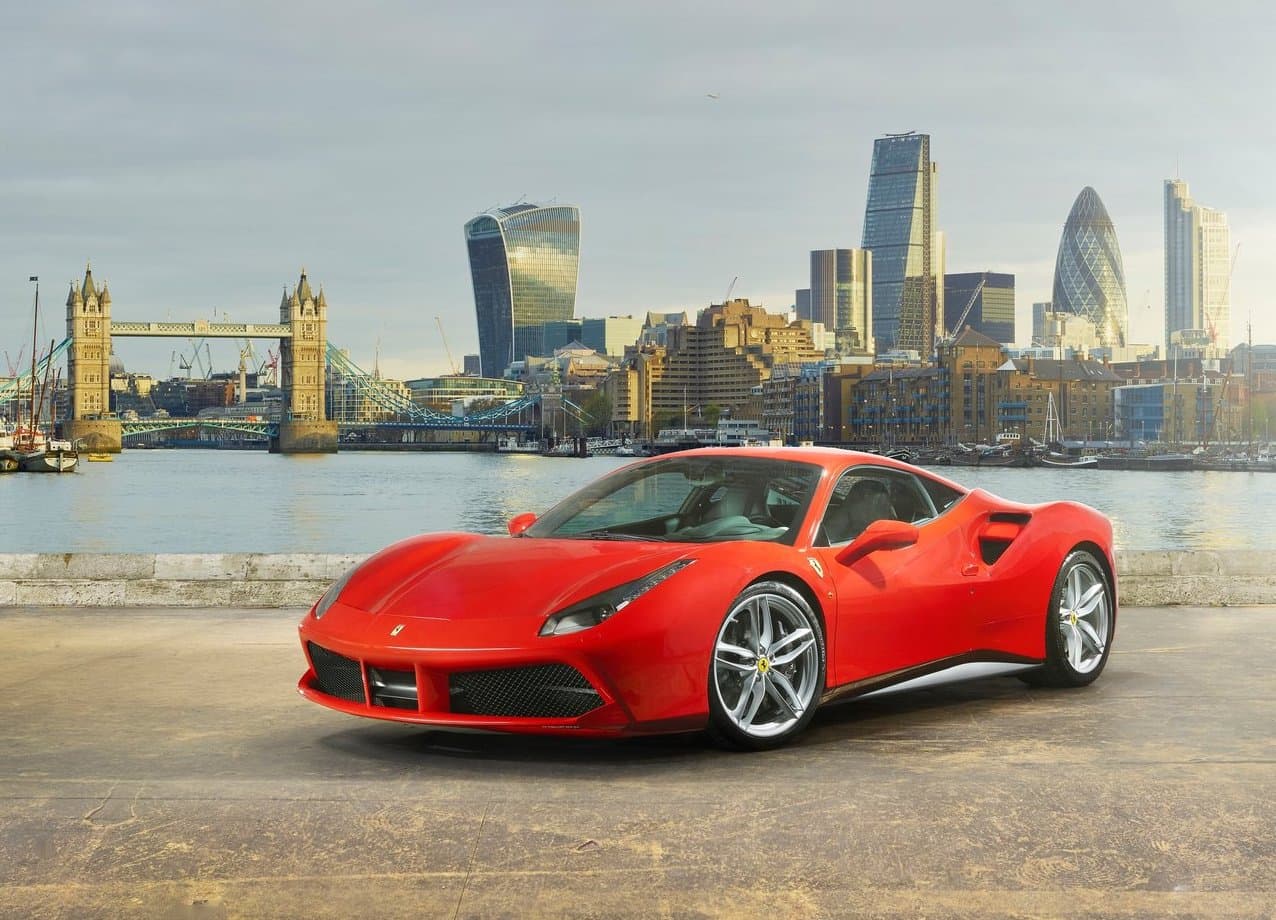 <b>Ferrari 488 GTB</b>
<br>
<br>Similar al Aston Martin Vanquish, el Ferrari 488 GTB nos dice adiós, pero deja a un reemplazo que es más liviano, más potente y más atractivo, el F8 Tributo. Ambos modelos de Ferrari también tienen mucho en común, lo que da lugar a una despedida no tan dolorosa.
<br>