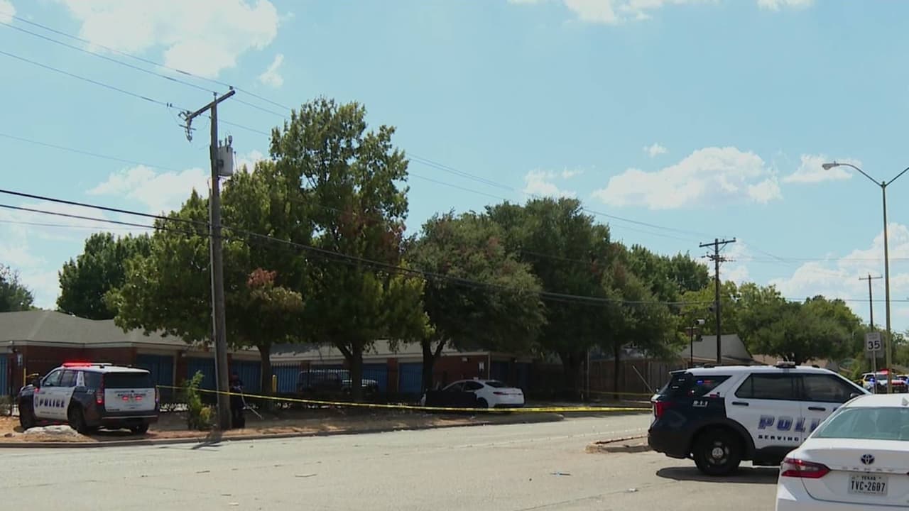 Un conductor es baleado mortalmente en Dallas y se estrella contra un árbol