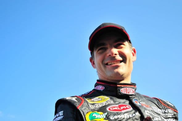 26. JEFF GORDON- El deportista de 39 años ha sido patrocinado por DuPont por más de 18 años de su carrera como corredor de autos. De acuerdo con 'Forbes' Gordon ha ganado $119 millones durante su carrera en el automovilismo, y $24.9 millones en sólo un año.