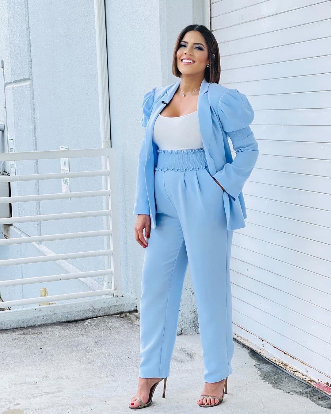 En las últimas semanas, Francisca había lucido vestidos y recientemente nos sorprendió con este conjunto en color 'baby blue' que la hace lucir muy tierna.