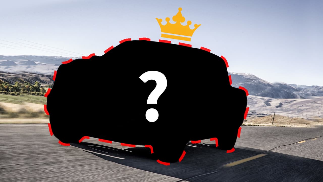 2017 cerró como el segundo año más exitoso de la industria automotriz estadounidense después de 2016, con una mínima caída de 1.8% en ventas respecto al año anterior.
<br>
<br>El año pasado continuó el auge de las camionetas crossovers como el vehículo favorito de las familias estadounidenses. Este hecho es subrayado por la
<b>caída del Toyota Camry</b> como el vehículo de pasajeros más vendido en el país. En 2017,
<b> el Camry fue superado </b>no por una, sino por dos camionetas crossover compactas después de haber logrado esa distinción por 15 años consecutivos. Vehículos tan populares como el Toyota Corolla, el Ford Fusion y el Nissan Altima experimentaron
<b>colapsos significativos</b> en sus ventas mientras que camionetas como la Ford Explorer, la Jeep Grand Cherokee y la Toyota RAV4 lograron
<b>avances importantes</b>. En general los vehículos de tres volúmenes perdieron terreno significativamente frente a las camionetas.
<br>
<br>Las marcas que lograron el mayor número de modelos en la lista fueron
<b>Ford</b>, que retuvo su título como la
<b> marca más vendida en Estados Unidos</b> por el octavo año consecutivo, y
<b>Toyota</b> con cuatro modelos cada una.
<br>
<br>Sin embargo, el aspecto que permaneció imperturbable fue el dominio de las camionetas pickup full size en el mercado general. Una situación que no muestra indicio alguna de retroceder.
<br>
<br>Conoce los
<b> 20 automóviles más vendidos en Estados Unidos en 2017</b>.