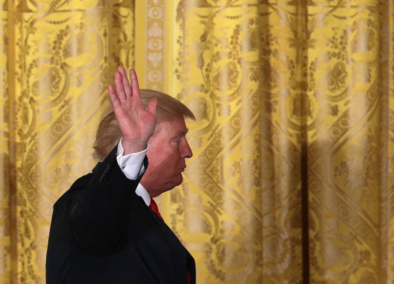 Trump perdonó a Arpaio cuando Harvey estaba por azotar Texas para aprovechar la audiencia de TV