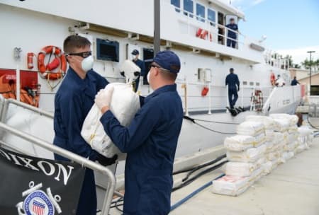 Guardia Costera intercepta cargamentos con 1,340 kilos de cocaína 