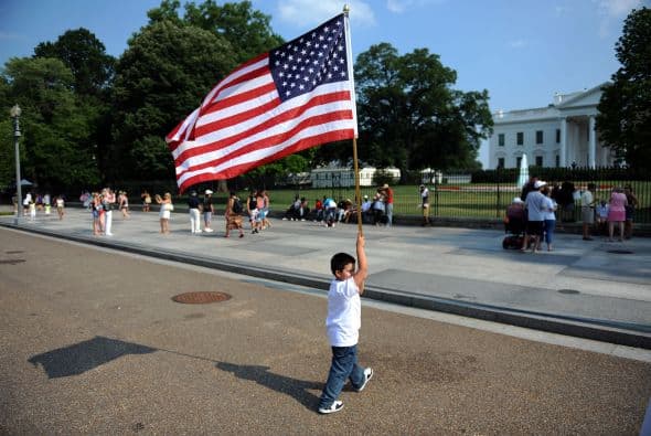 La Casa Blanca considera que los intentos de enmendar el artículo de la Constitución estadounidense que concede automáticamente la ciudadanía a las personas nacidas en su territorio es "una equivocación", dijo el viernes la secretaria de Seguridad Nacional, Janet Napolitano.