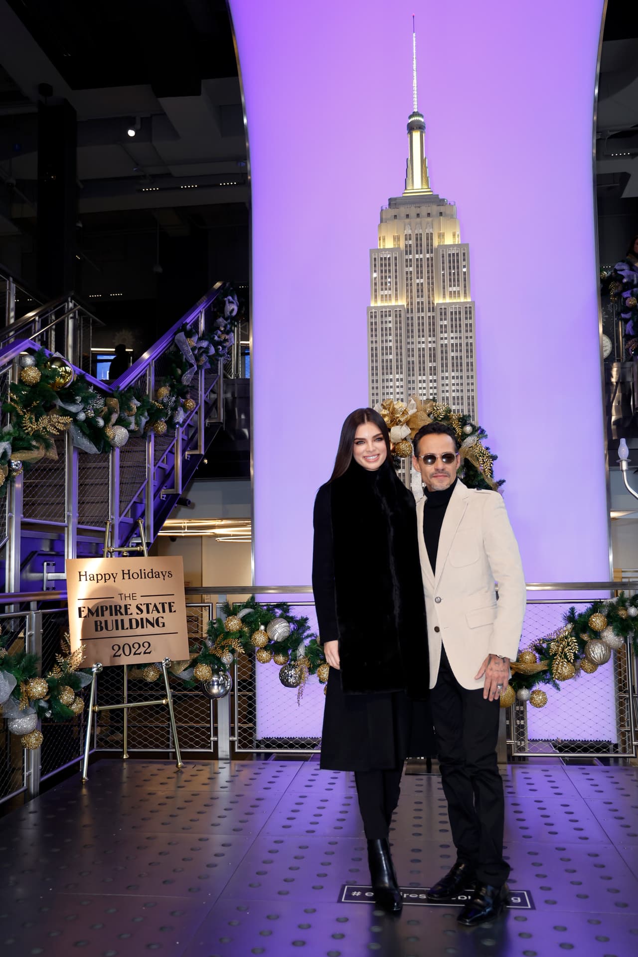 Con su enorme diamante, Nadia Ferreira acompañó a su prometido en el encendido del Empire State, algo que para él representó un honor ya que nació en la ciudad de Nueva York. 
<br>