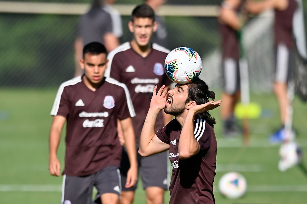 Rodolfo Pizarro hizo parte del juego con el balón antes de meterse de lleno en la preparación del juego contra Martinica.