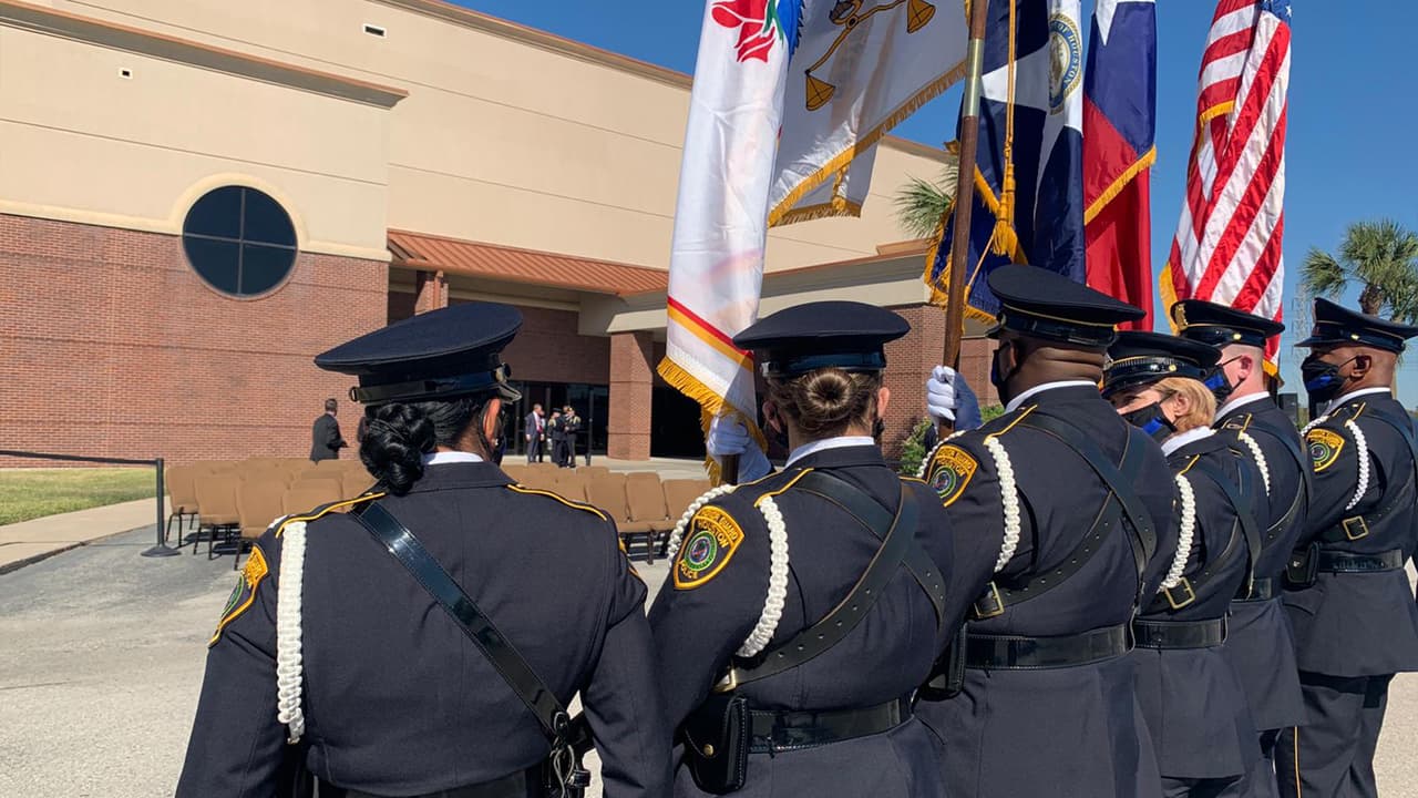 Fue recibido con honores.