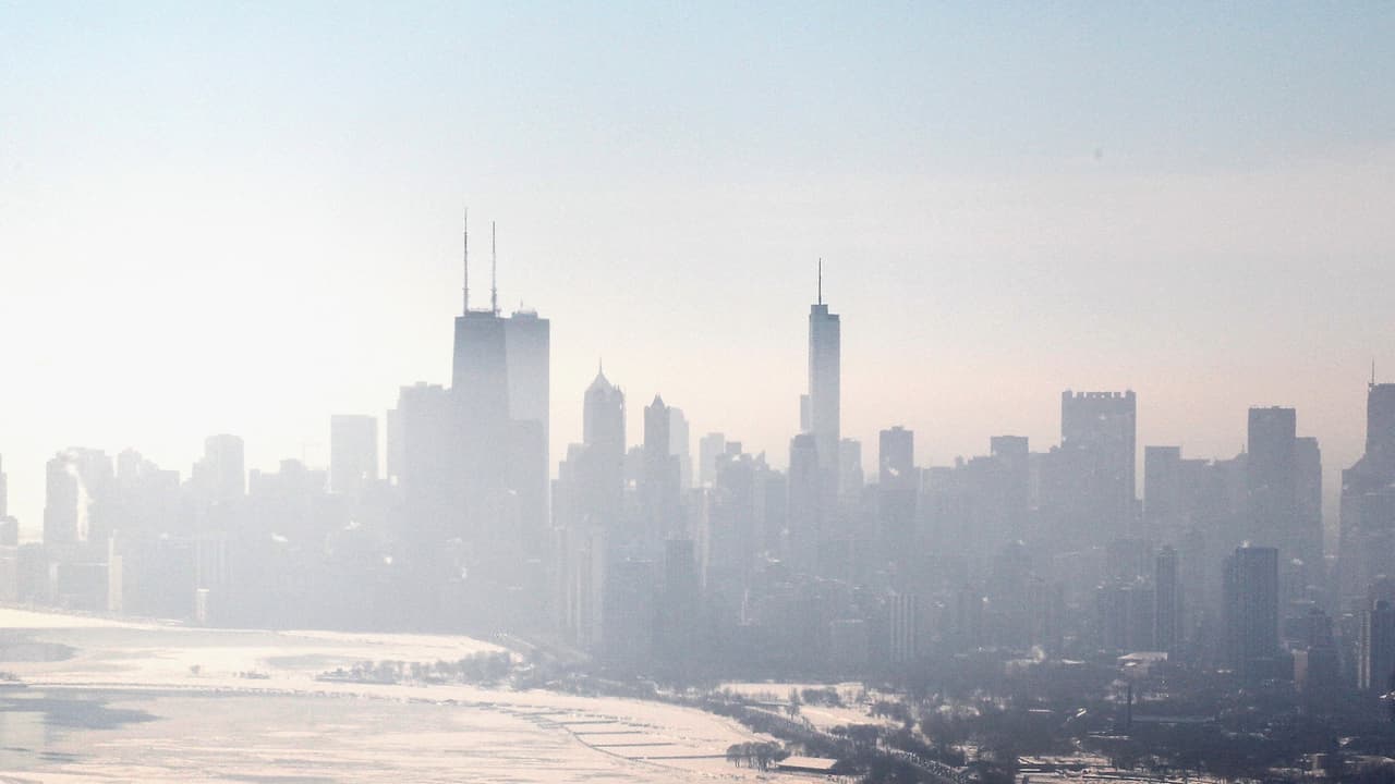 Densa neblina en partes del área de Chicago continuará persistente este miércoles
