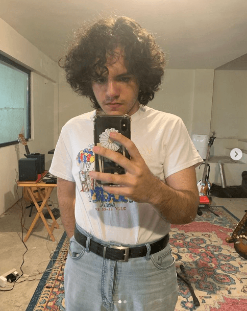 Además, en la actualidad el joven de 21 años forma parte de la banda Drims, que ha tocado temas como ‘Si no encuentro palabras’, ‘El rastro’, ‘Amanecer’ y ‘Todas las chicas’.