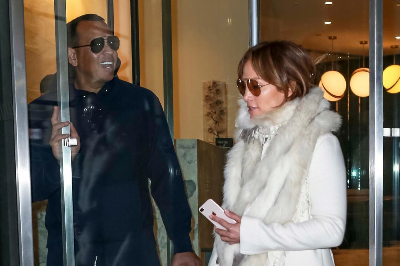 Según A-Rod, para llegarle al corazón a Jennifer López, tiene que buscar "algo creativo (...) algo escrito, tal vez una foto". Aseguró que buscaría inspiración en las "memorias que hemos construido juntos y que involucran a nuestros hijos, nuestro hogar".