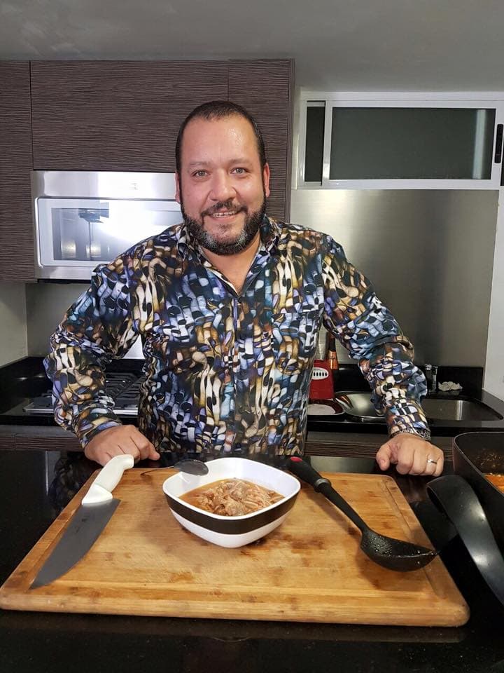 Luego de someterse a una operación quirúrgica, Betosiguió al pie de la letra las indicaciones de los especialistas y ahora lleva una vida muy saludable, aunque no deja de preparar los ricos platillos de la cocina regiomontana, mismos que comparte con sus seguidores a través de su canal de Youtube.