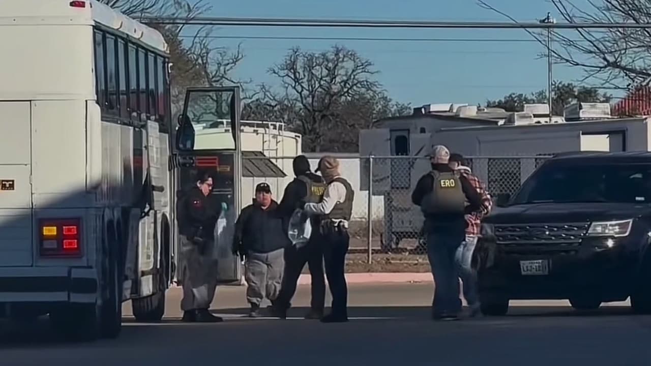 Detención masiva en Fredericksburg dejó 33 detenidos por ICE en paradas de tráfico