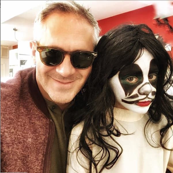 "Que mi hijo haya nacido el día de los niños difuntos (o Día de Todos los Santos como lo nombra la iglesia católica)
<b> <a href="https://www.univision.com/famosos/hace-10-anos-arath-de-la-torre-perdio-un-hijo-y-tiempo-despues-la-vida-le-regalo-uno-el-dia-de-muertos-fotos" target="_blank">fue un regalo de la vida,</a></b> porque fue prácticamente volver a recibir al hijo que perdimos", ha expresado.