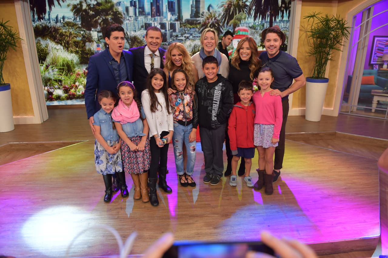Paulina Rubio compartió con todos los niños en el estudio, ya que este jueves es el día de llevar a tus hijos al trabajo.